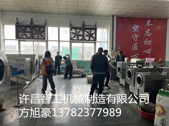 山東江蘇客戶同時(shí)來(lái)廠考察電磁炒貨機(jī)。